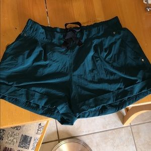 Lululemon size 10 Breakaway shorts (green)